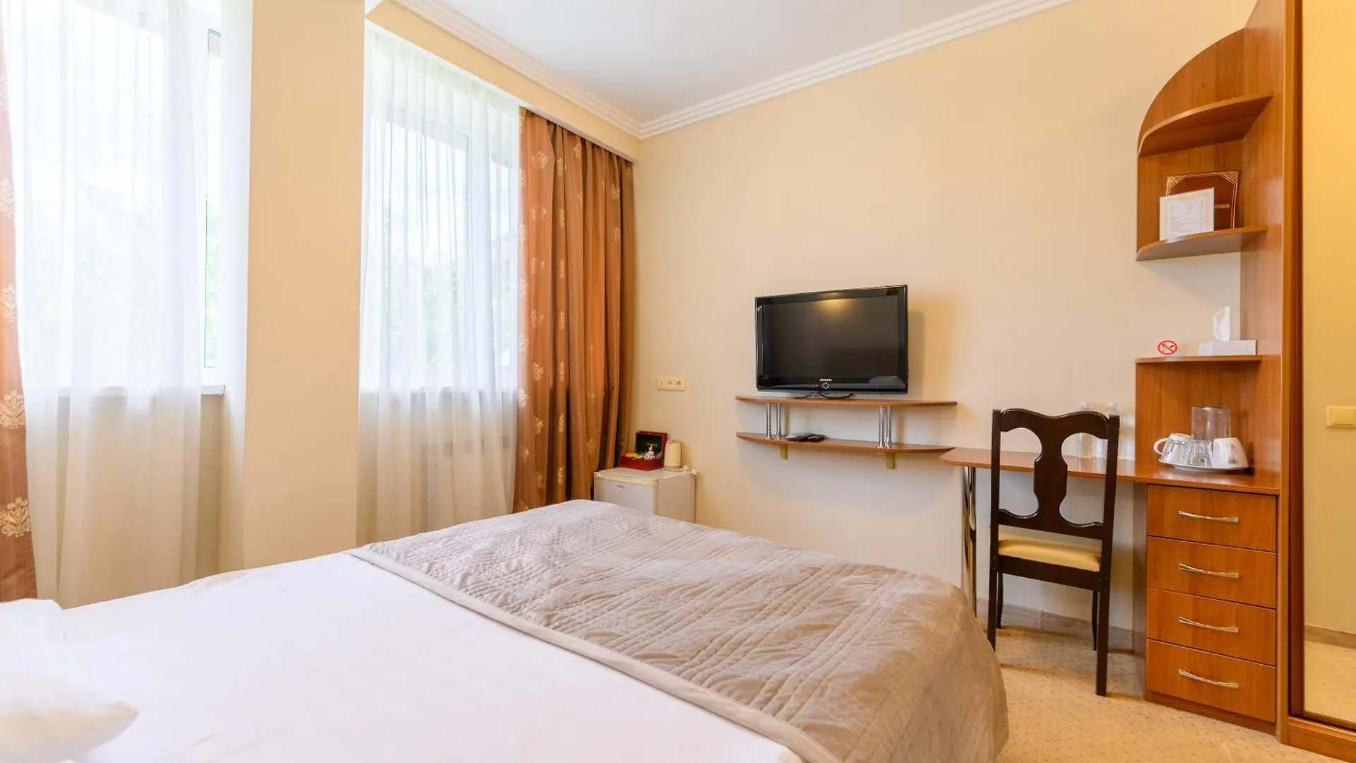***  Persian Palace Hotel Kyiv Ukraine