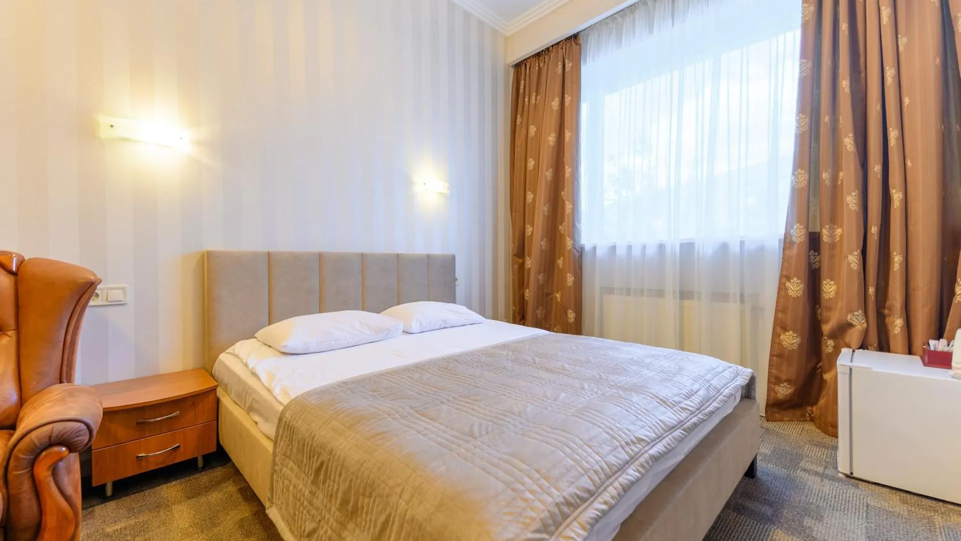 Persian Palace Hotel Kiev 3*,